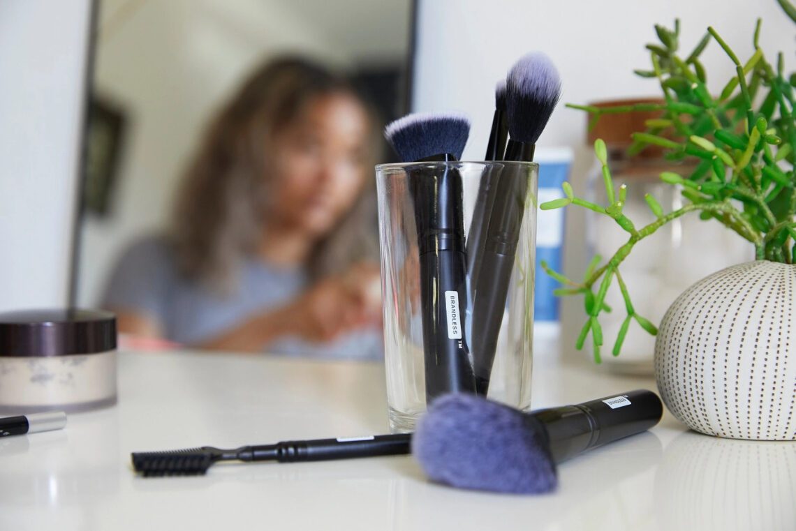 Cómo elegir la base de maquillaje según el tono de piel - LluchKare