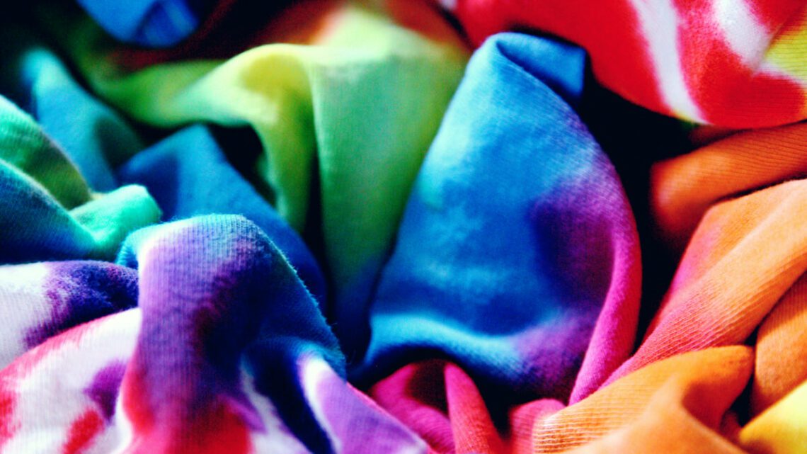 Descubre cómo hacer camisetas con tie dye | Blog de Arenal