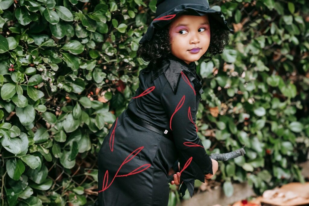 Maquillaje de bruja para niña paso a paso