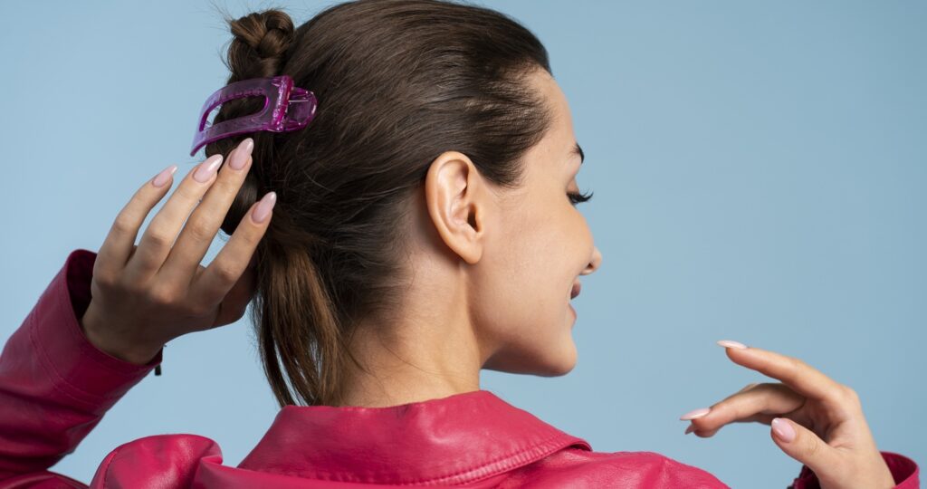 Moños, trenzas y coletas: peinados recogidos para días calurosos